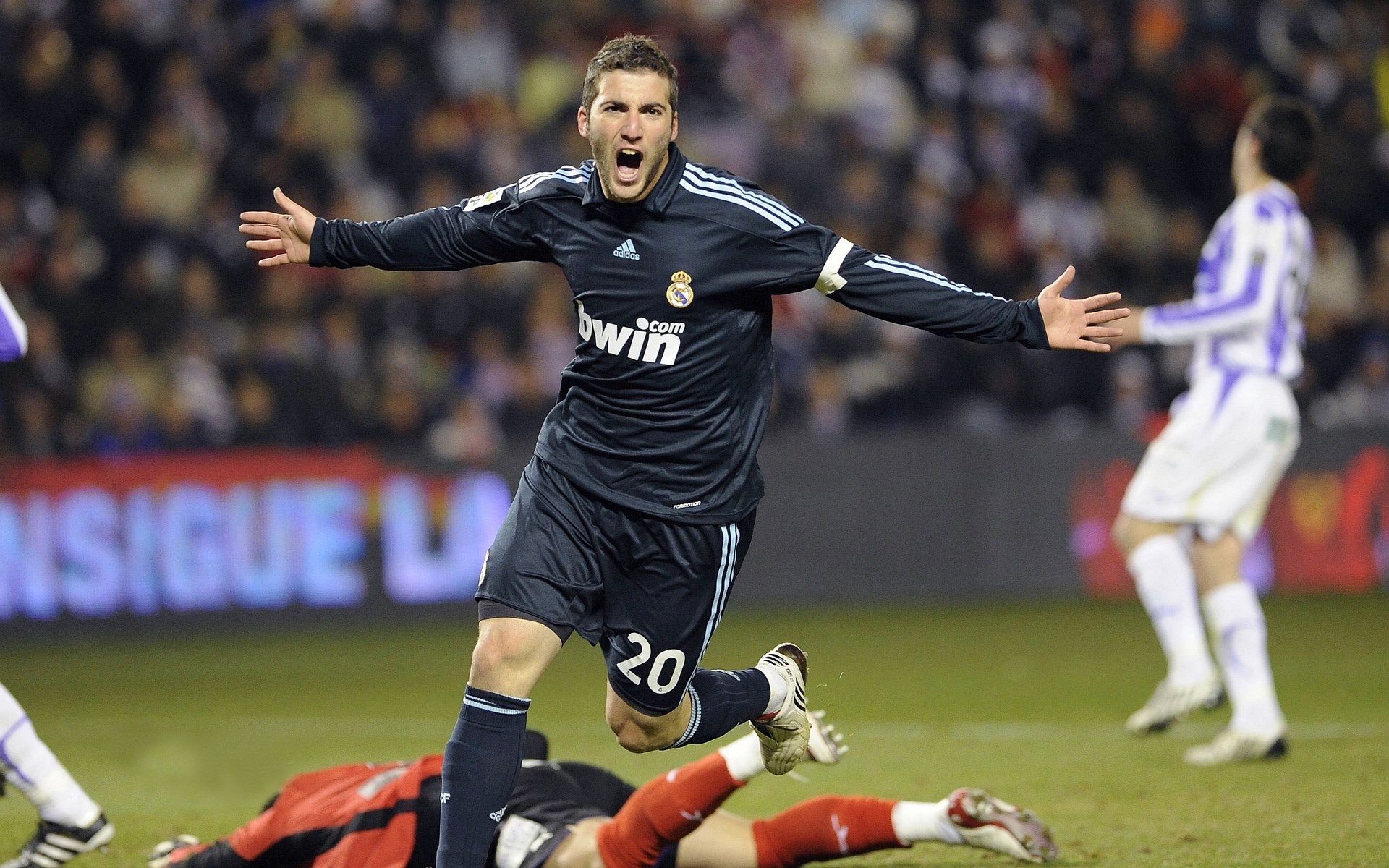 开云体育下载入口-“超越自我!明星运动员在比赛中的极限表现”,明星运动员综艺节目